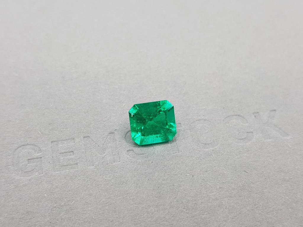 Vivid Green emerald octagon shape 1.94 ct, Colombia Image №3