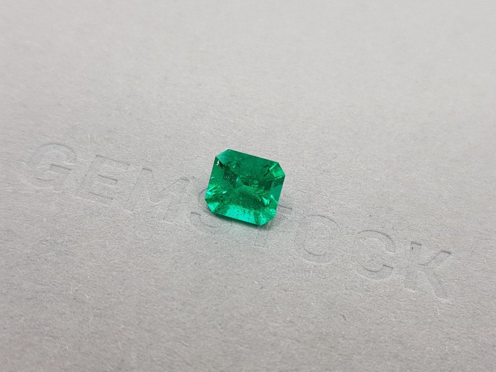 Vivid Green emerald octagon shape 1.94 ct, Colombia Image №4