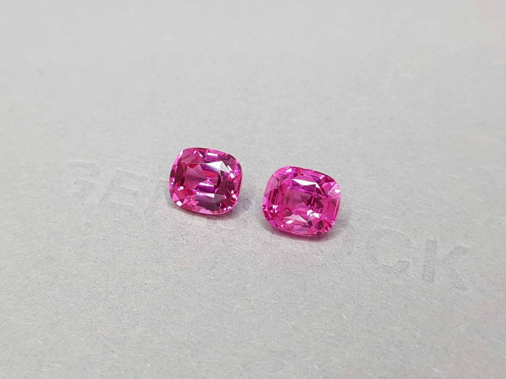 Pair of cushion cut vivid pink spinels 6.17 ct, Tanzania, Mahenge Image №2