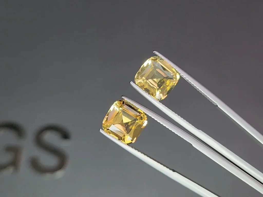 Pair of cushion cut yellow citrines 6.51ct, Africa Image №3