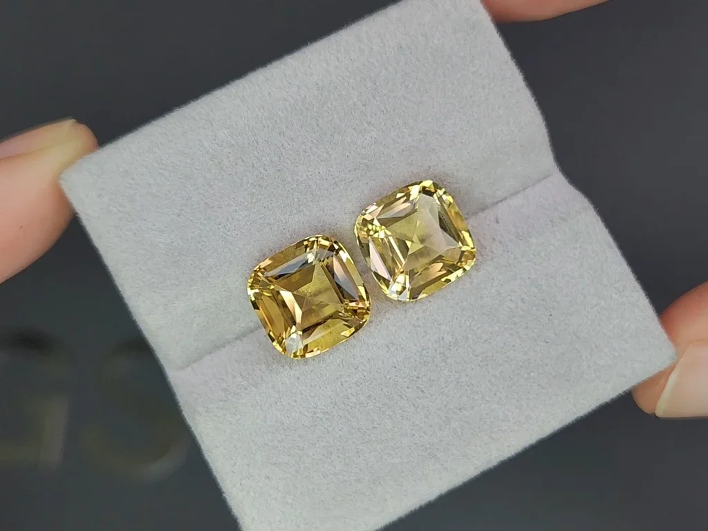 Pair of cushion cut yellow citrines 6.51ct, Africa Image №4