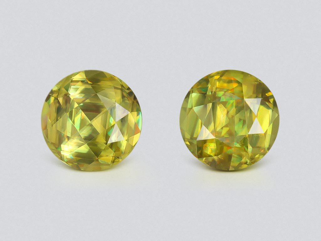 Pair of round cut yellow-green sphenes 1.15 carats, Madagascar Image №1