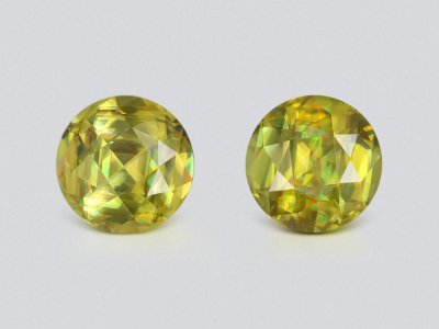 Pair of round cut yellow-green sphenes 1.15 carats, Madagascar photo