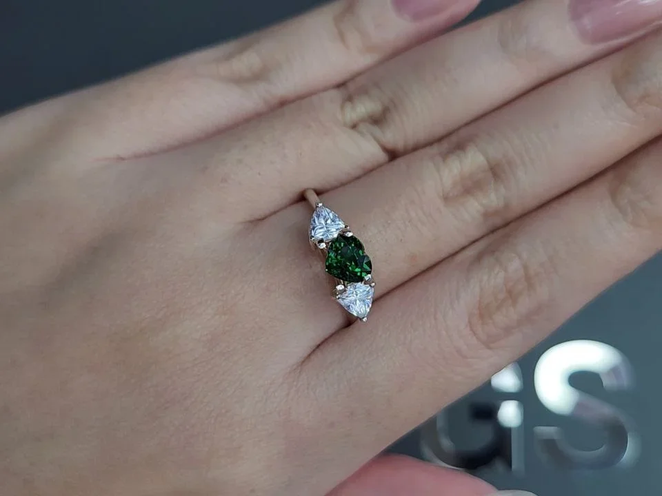Vivid green tsavorite garnet in heart cut 1.02 carats, Tanzania  Image №5