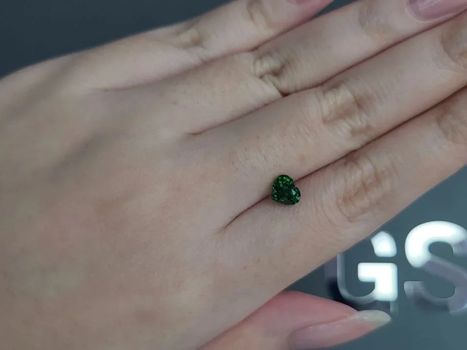 Vivid green tsavorite garnet in heart cut 1.02 carats, Tanzania  Image №2