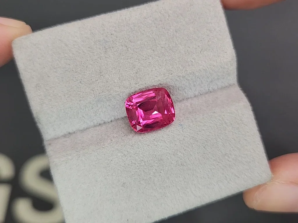 Spinel Mahenge Vibrant pink red cushion cut 3.40 carats, Tanzania   Image №4