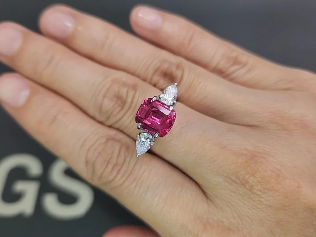 Spinel Mahenge Vibrant pink red cushion cut 3.40 carats, Tanzania   Image №5