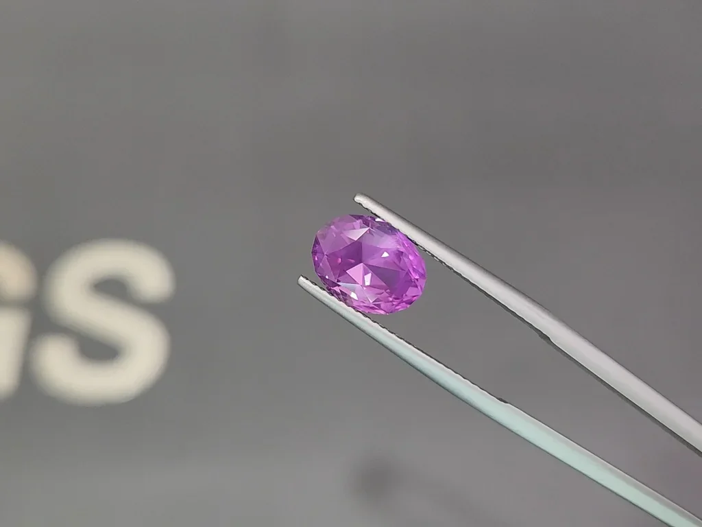 Unheated purple sapphire oval cut 4.14 carats, Sri Lanka Image №3