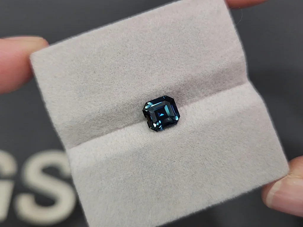Unheated Teal sapphire octagon  2.06 carats, Sri Lanka Image №4