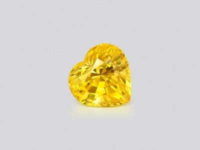 Sapphire Vivid Yellow  heart shape 1.68 carats, Sri Lanka photo
