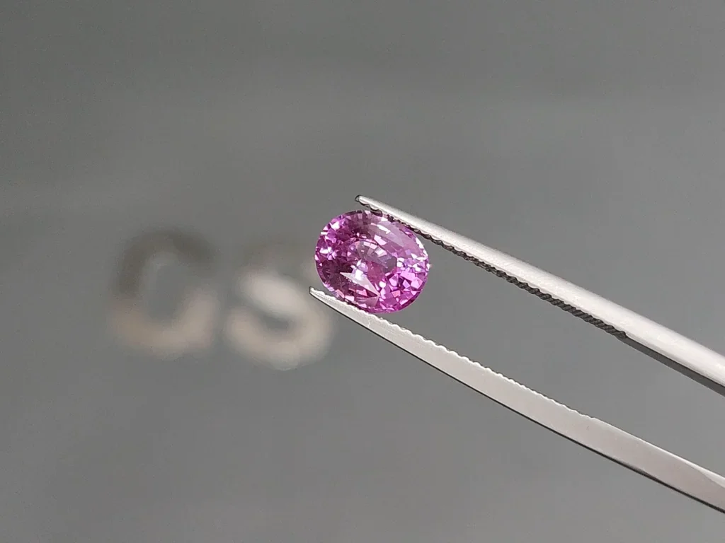 Unheated pink sapphire oval cut 2.05 carats, Sri Lanka Image №3