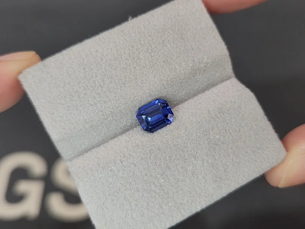 Blue sapphire octagon cut 1.54 carats, Sri Lanka Image №4