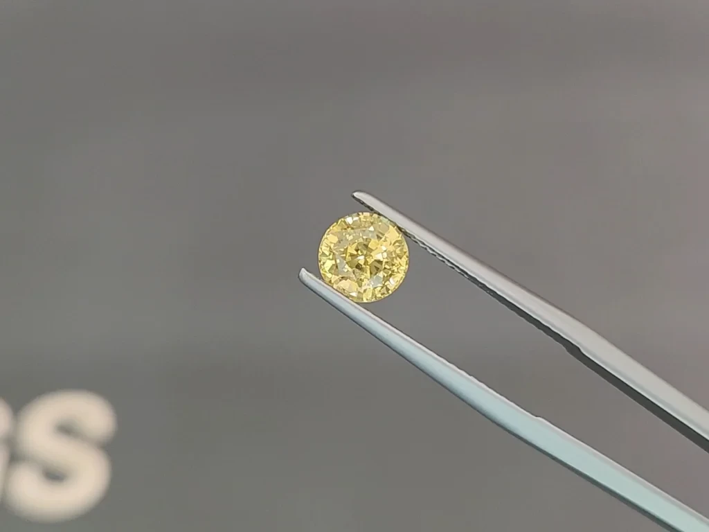 Unheated yellow sapphire round cut 1.99 carats, Sri Lanka Image №3