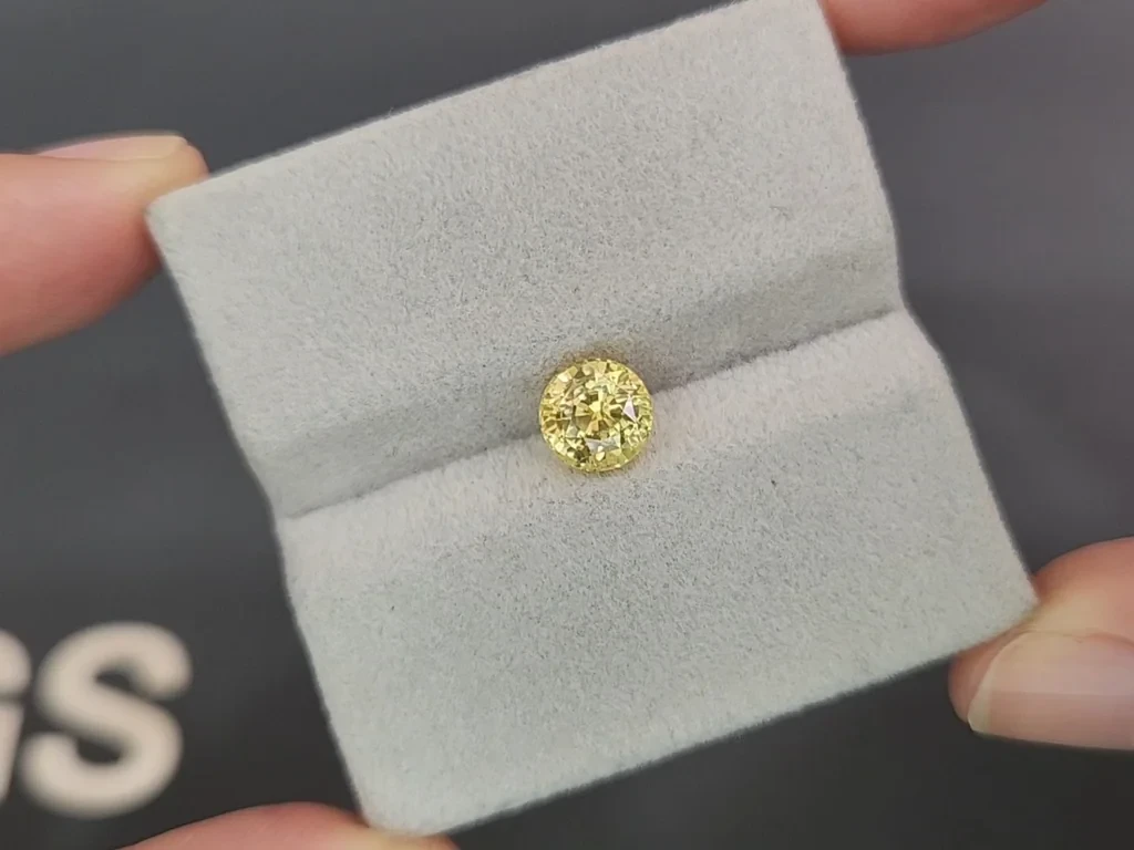 Unheated yellow sapphire round cut 1.99 carats, Sri Lanka Image №4