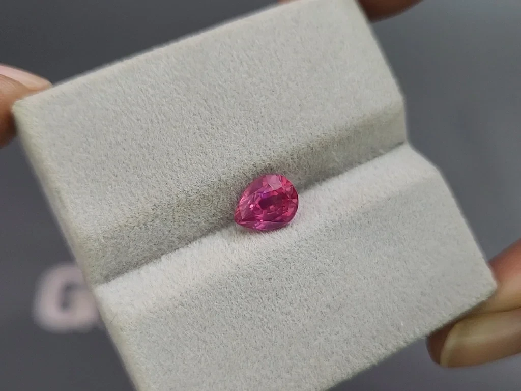 Unheated sapphire Hot pink rutile silk effect pear cut 1.51 carats, Madagascar Image №4