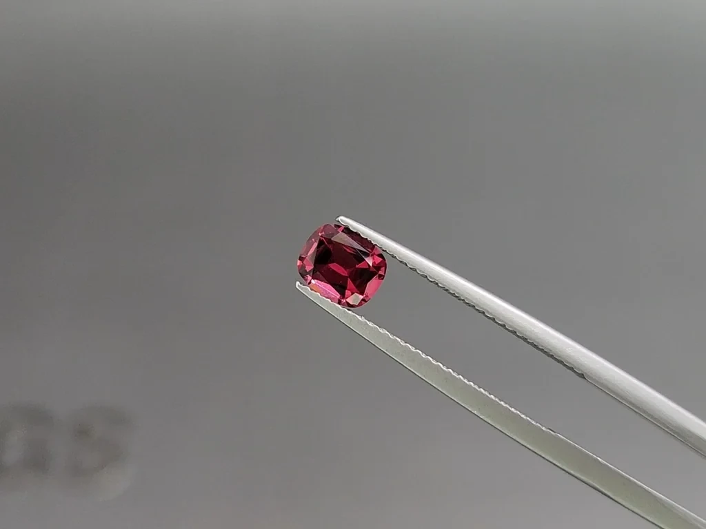 Garnet rhodolite cushion cut 0.83 carats, Madagascar Image №3