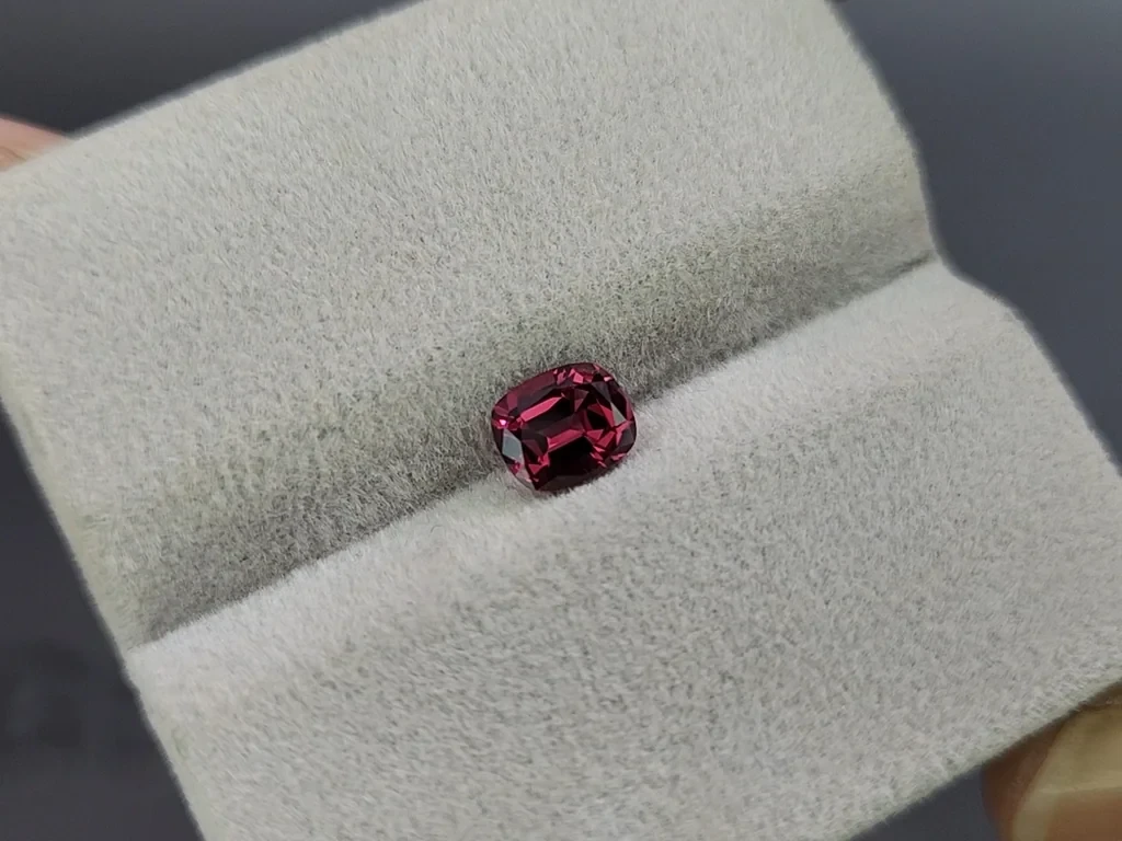 Garnet rhodolite cushion cut 0.83 carats, Madagascar Image №4