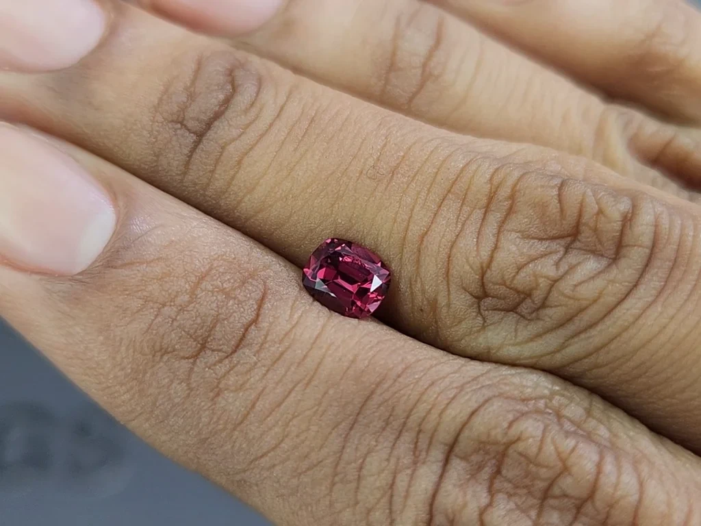 Garnet rhodolite cushion cut 0.83 carats, Madagascar Image №2