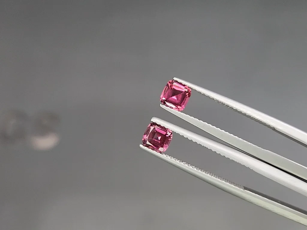 Pair of rhodolite garnets cushion cut 1.33 carats, Madagascar Image №3