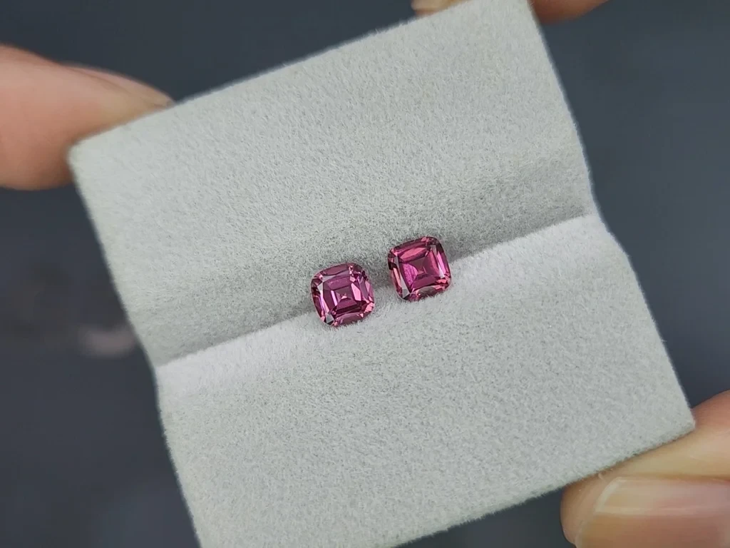 Pair of rhodolite garnets cushion cut 1.33 carats, Madagascar Image №4