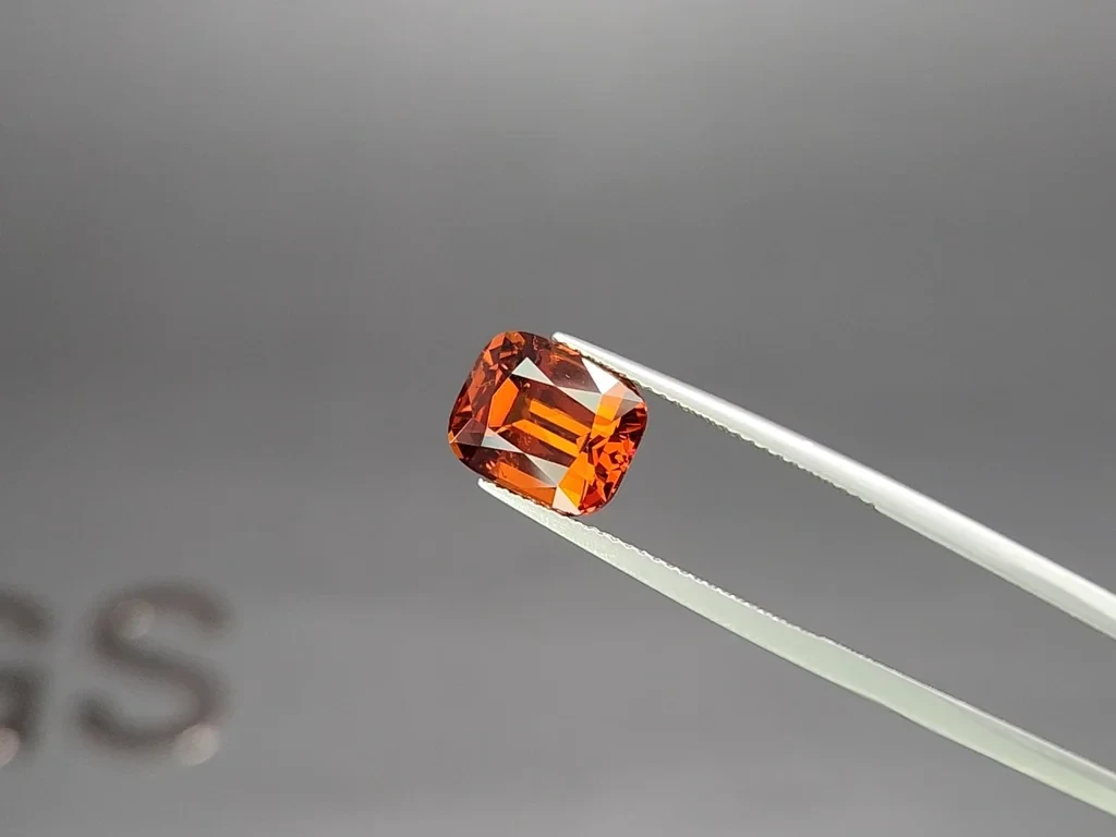 Garnet spessartine cushion cut 5.06 carats, Tanzania Image №3