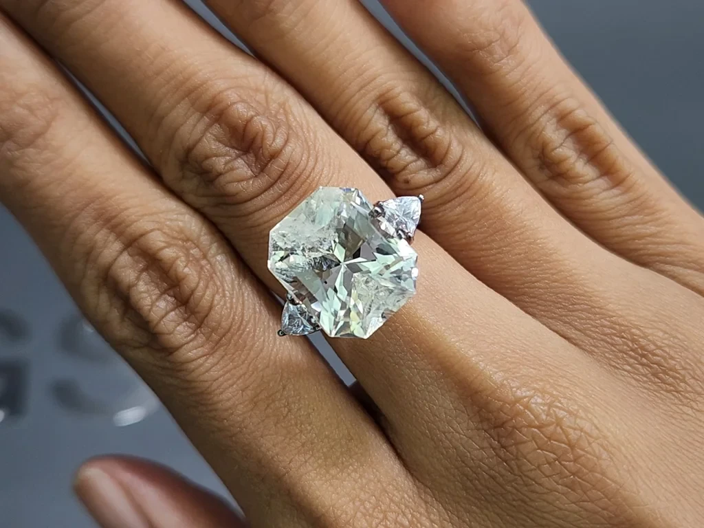 Kunzite light green radiant cut, 11.12 carats, Pakistan Image №5