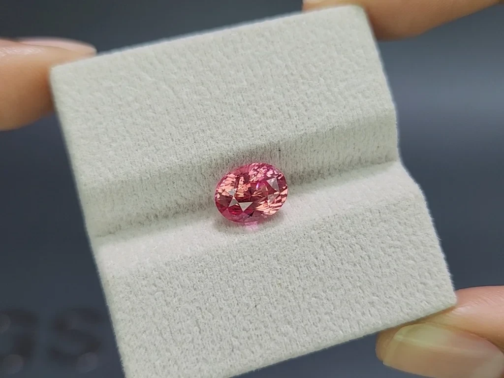 Unheated Padparadscha sapphire oval cut 3.32 carats, Sri Lanka Image №4