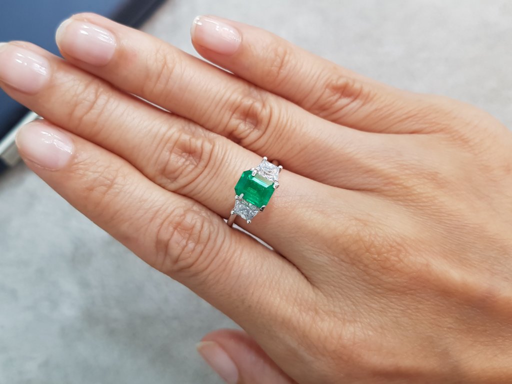 Colombian emerald of intense color 0.99 ct Image №2