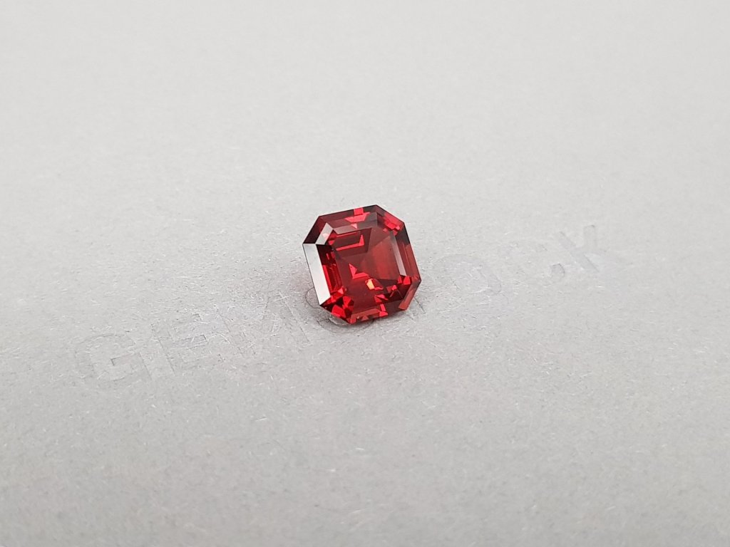 Bright orange-red octagon cut garnet 4.30 ct, Madagascar Image №2