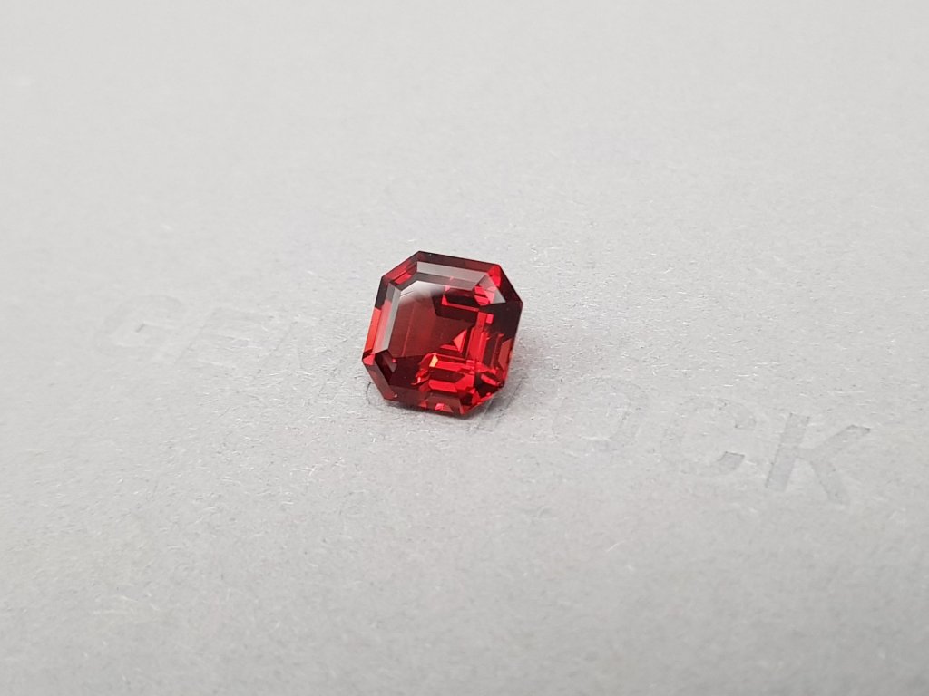 Bright orange-red octagon cut garnet 4.30 ct, Madagascar Image №3