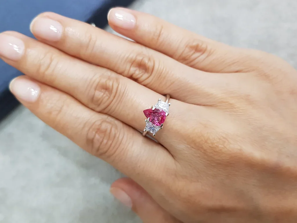 Hot pink Mahenge spinel 0.90 ct in pear shape, Tanzania Image №2