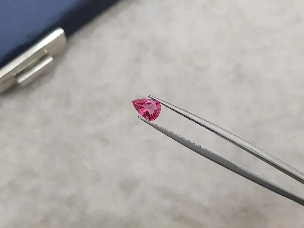 Hot pink Mahenge spinel 0.90 ct in pear shape, Tanzania Image №3
