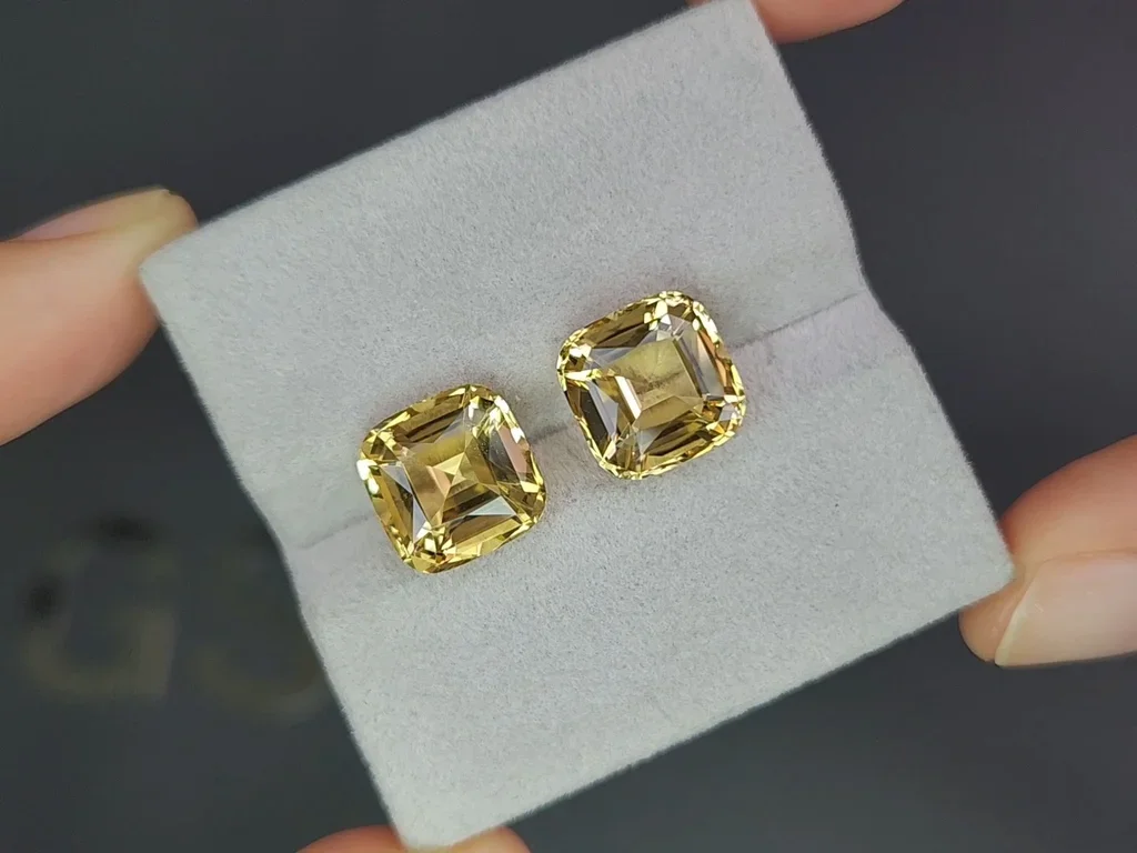 Pair of cushion cut yellow citrines 8.48 carats, Africa Image №4