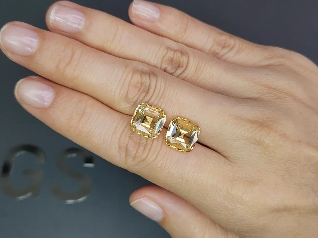 Pair of cushion cut yellow citrines 8.48 carats, Africa Image №2