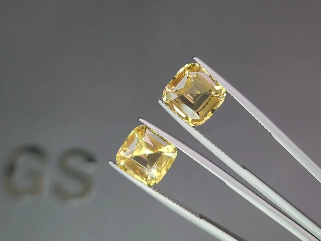 Pair of cushion cut yellow citrines 8.48 carats, Africa Image №3