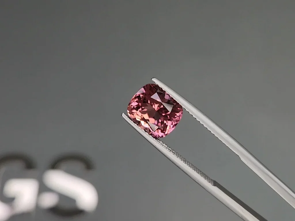 Pink-orange cushion cut tourmaline 3.15 carats, Africa Image №3