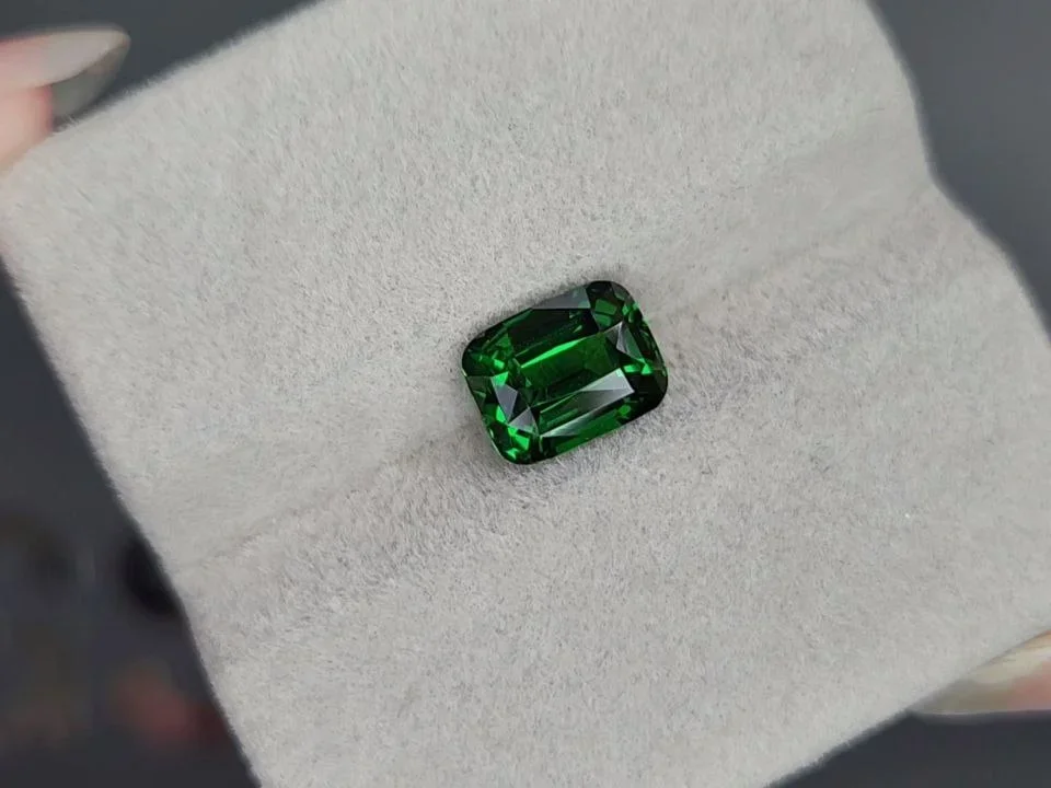 Vivid green tsavorite garnet in cushion cut 2.52 carats, Tanzania  Image №4
