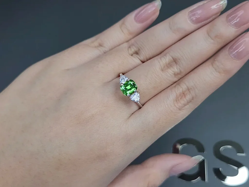 Neon Green tsavorite garnet in cushion cut 1.50 carats, Tanzania  Image №5
