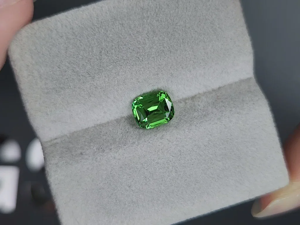 Neon Green tsavorite garnet in cushion cut 1.50 carats, Tanzania  Image №4