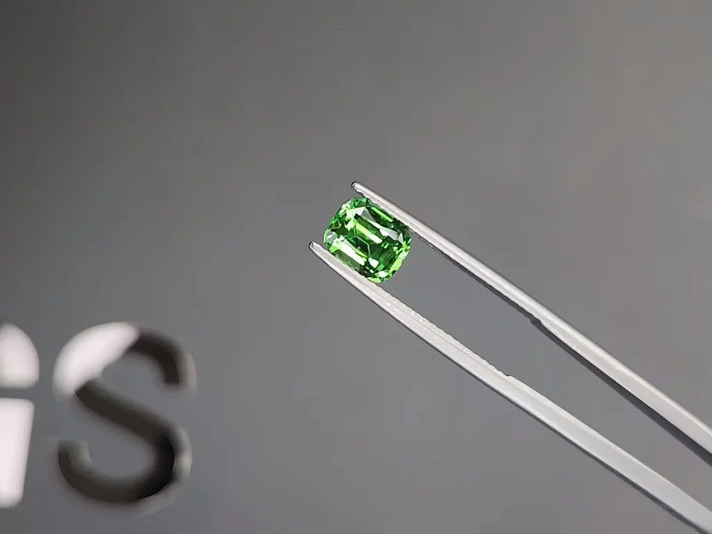 Neon Green tsavorite garnet in cushion cut 1.50 carats, Tanzania  Image №3