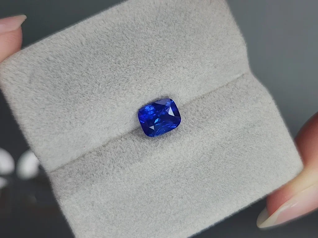 Cornflower Blue sapphire in cushion cut 1.61 carats, Sri Lanka Image №4