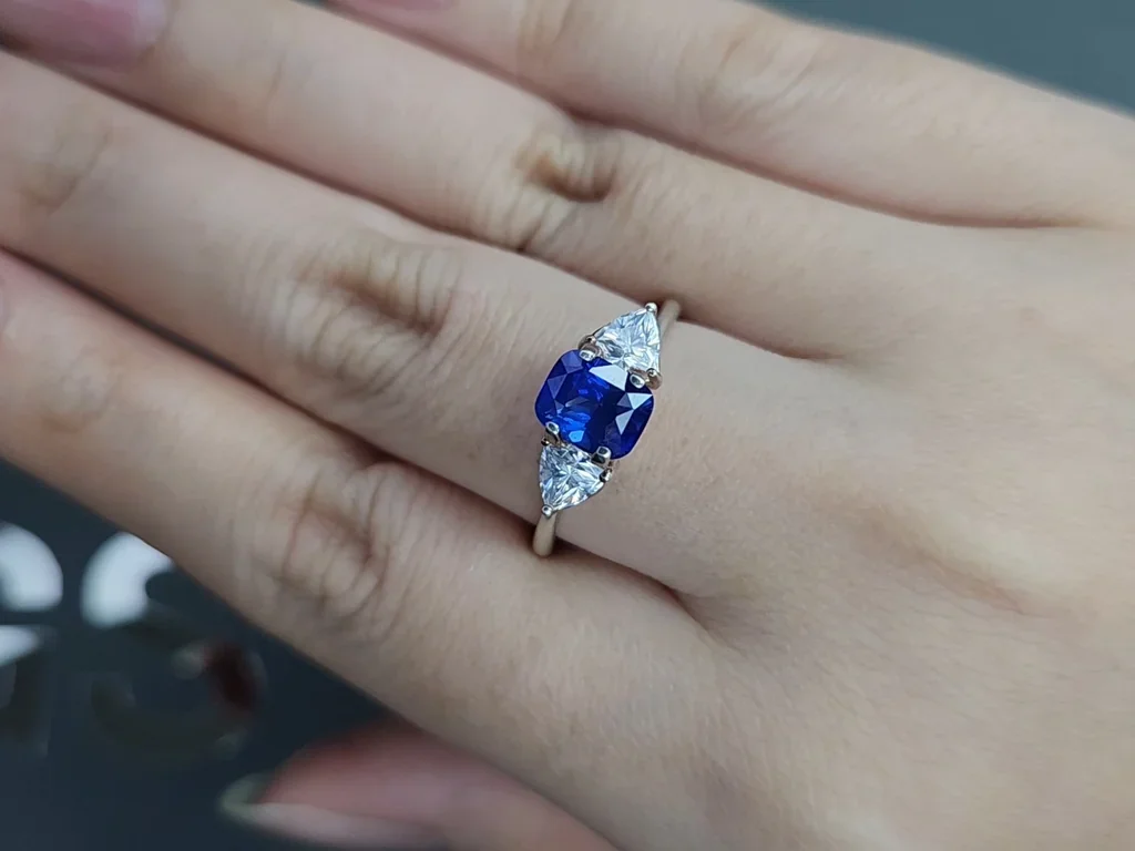 Cornflower Blue sapphire in cushion cut 1.61 carats, Sri Lanka Image №5