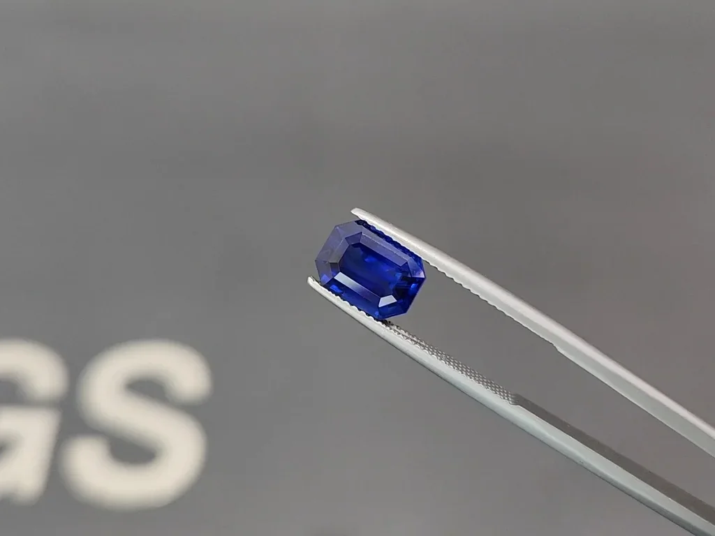 Sapphire Royal Blue octagon cut 3.14 carats, Sri Lanka  Image №3