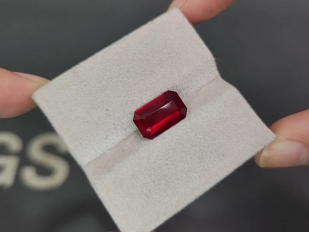 Unheated Pigeon blood ruby octagon cut  5.06 carats, Mozambique, GRS  Image №4