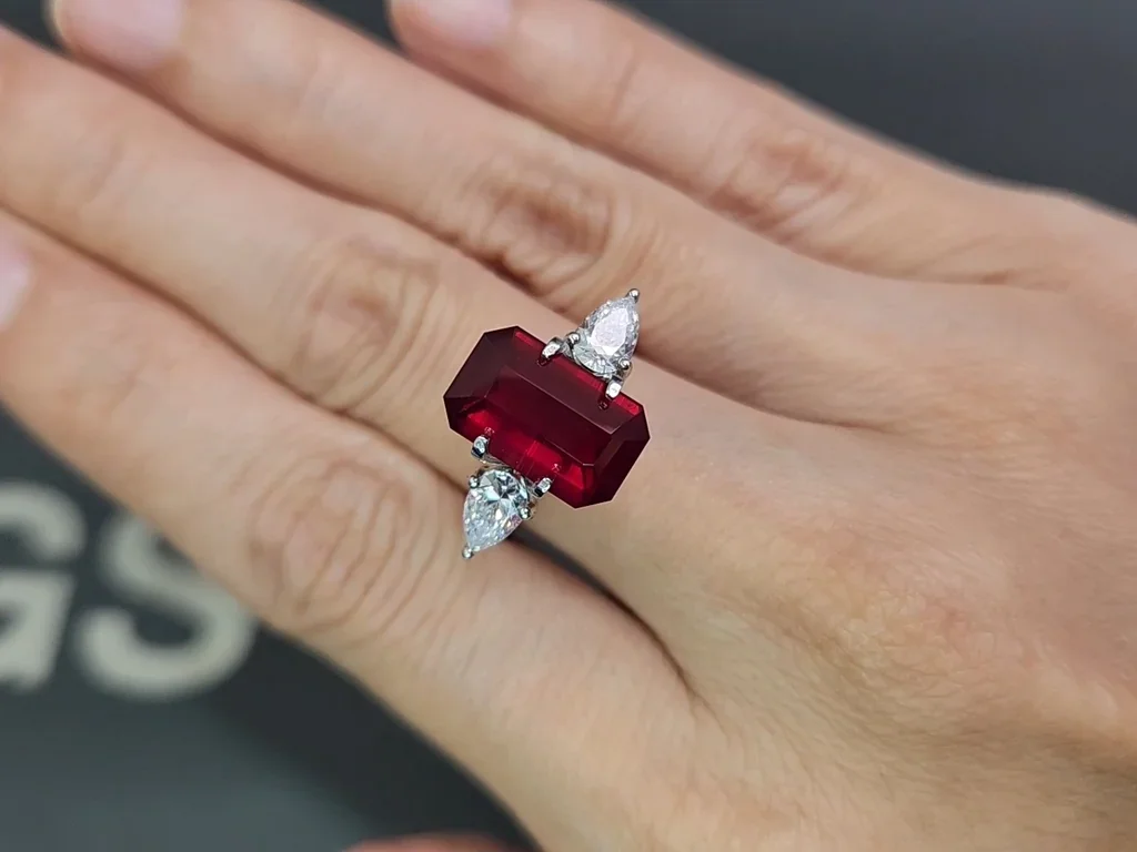 Unheated Pigeon blood ruby octagon cut  5.06 carats, Mozambique, GRS  Image №5