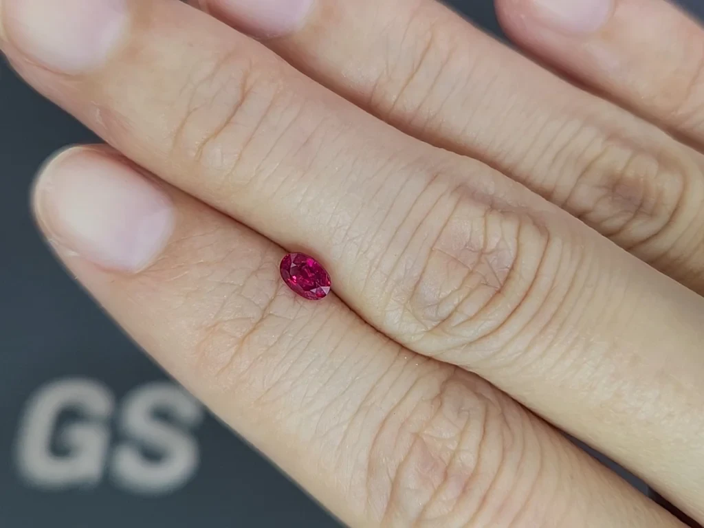 Unheated Pigeon Blood oval cut 0.45 carats, Burma  Image №2