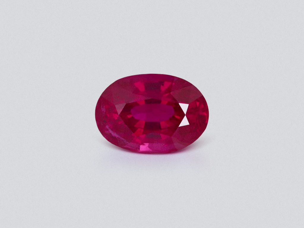 Unheated Pigeon Blood oval cut 0.45 carats, Burma  Image №1