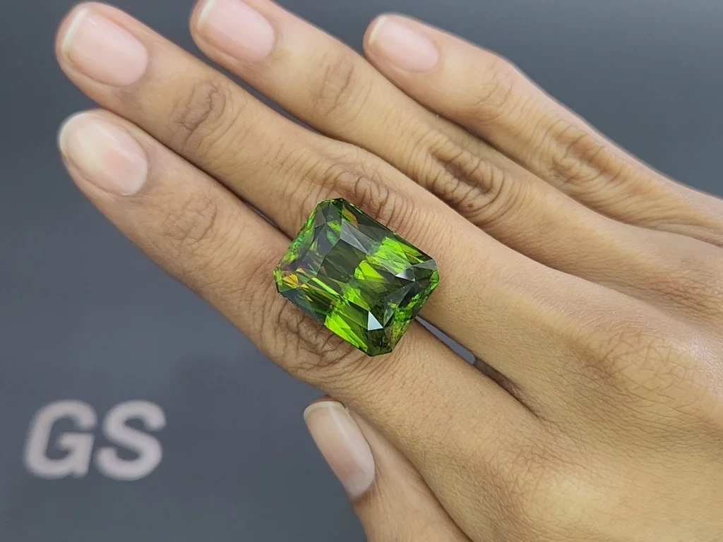 Large green sphene radiant cut  41.63 carats,  Madagascar Image №2