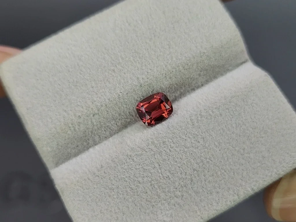 Garnet rhodolite cushion cut 0.87 carats, Madagascar Image №4