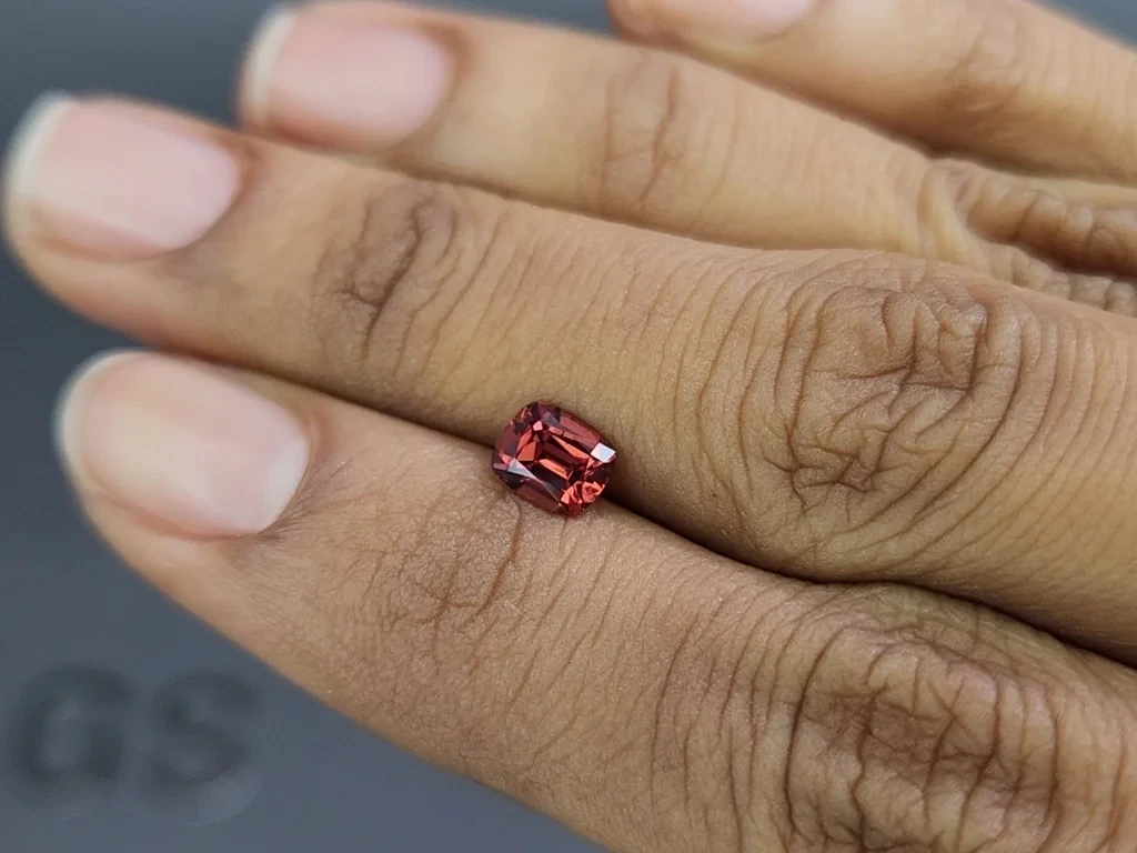Garnet rhodolite cushion cut 0.87 carats, Madagascar Image №2